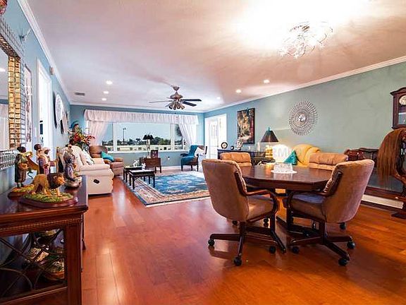 3rd image of 100 Bluff View Dr APT 101C