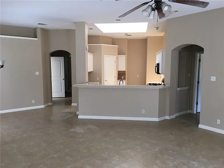 1105 Glendalough Dr — Photo 10