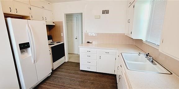 4th image of 233 W Maiden Ln