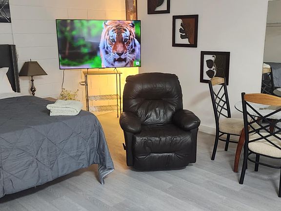 2nd image of 6482 Friendship Dr