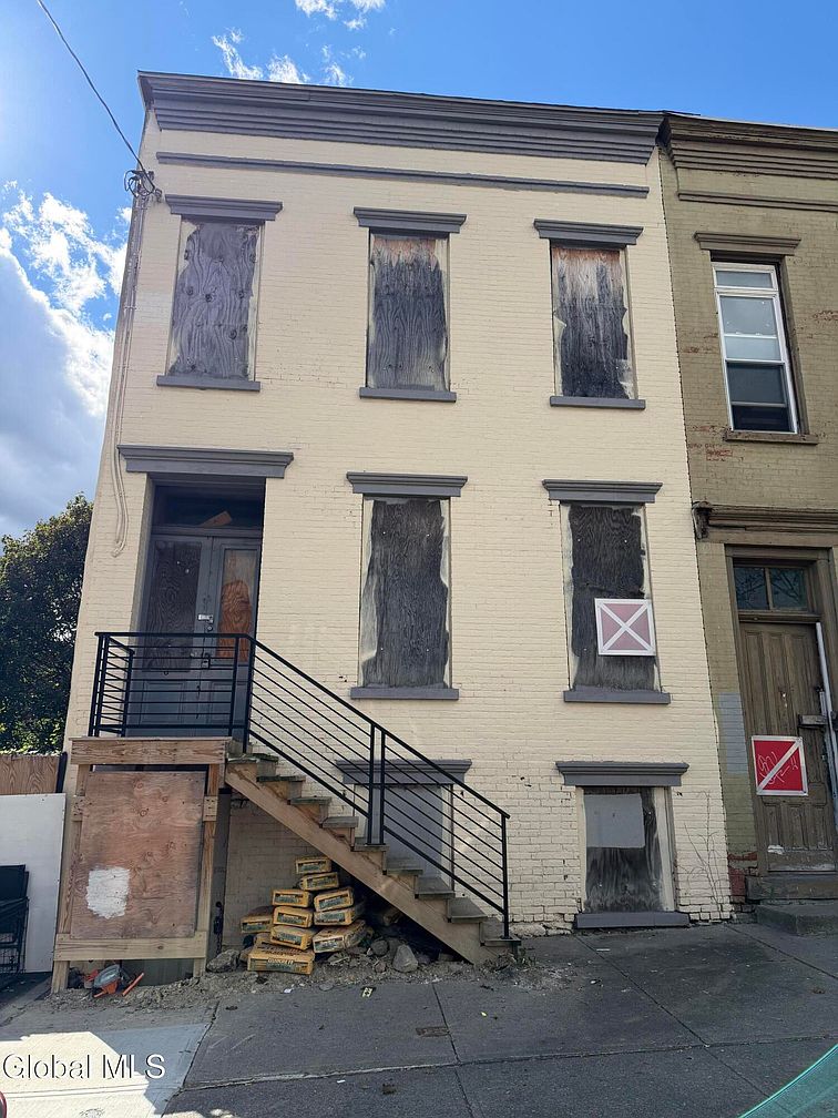 1st image of 8 Alexander Street