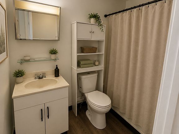 2nd image of 33 N Paint St #317