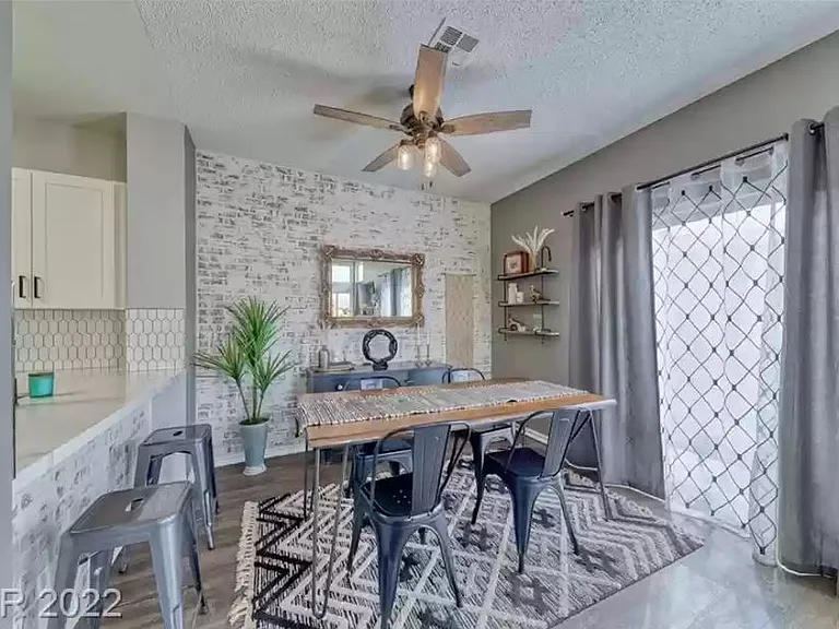 533 Meadbury Dr — Photo 14