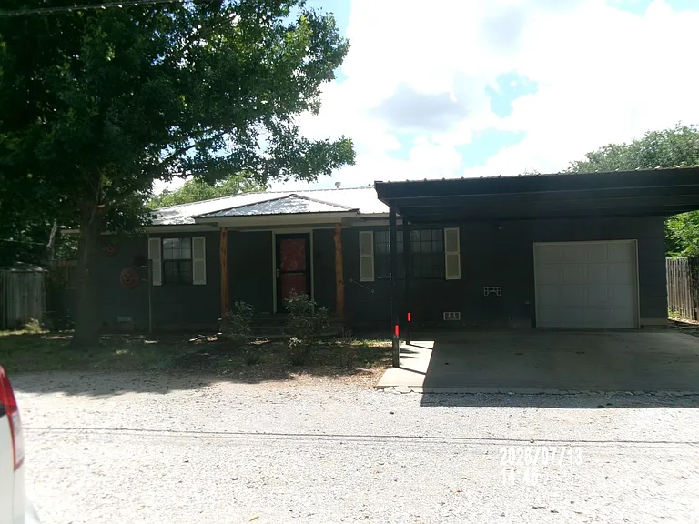 409 1/2 NW Pecan Ave — Photo 2