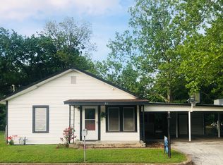311 Small St, Bowie, TX 76230