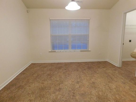 5th image of 132 Alderwood Dr