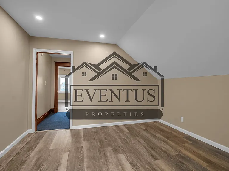 257 Winspear Ave #2 — Photo 6