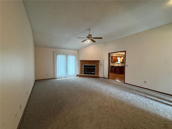 5th image of 623 Windsor Cir