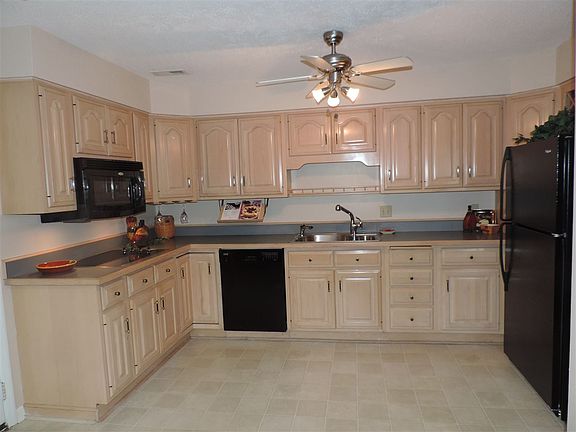 5th image of 2922 W Bristol Dr