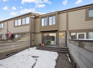 142 Aberdeen Ct, Geneva, IL 60134