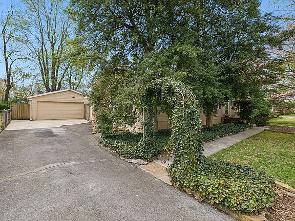 2nd image of 1003 Lawndale Dr