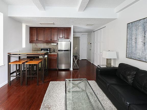 5th image of 150 W 51st St APT 1116