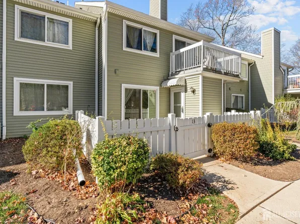 13 Sassafras Ln, Monmouth Junction, NJ 08852