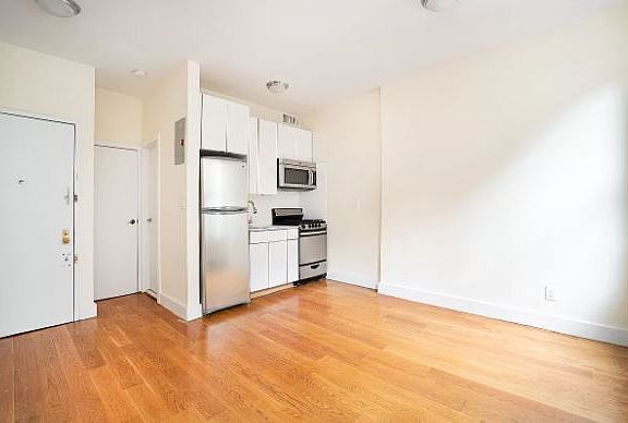 2nd image of 973 Columbus Ave APT 5A