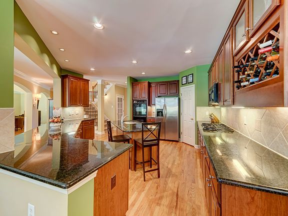 Kitchen w/double ovens