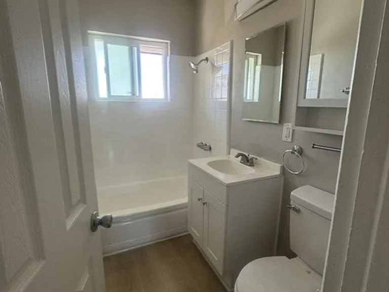 Marine Bay Apartments — Photo 1