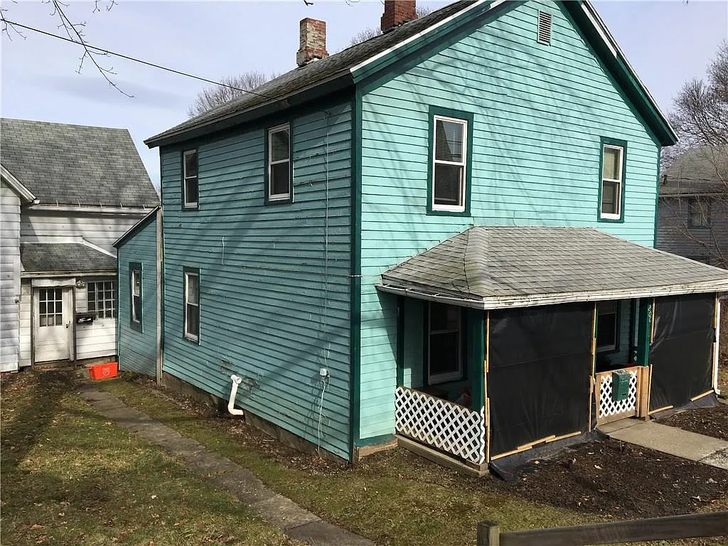 200 Baker St photo 1