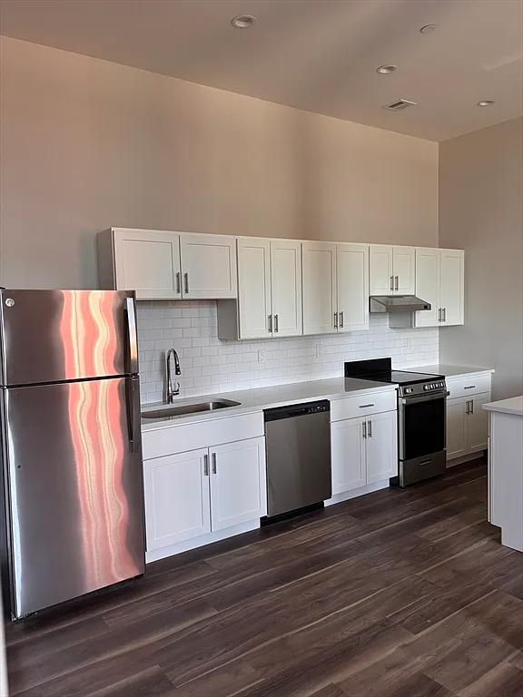 1 bed, 1.0 bath, 700 sqft, $1,950 — Photo 2
