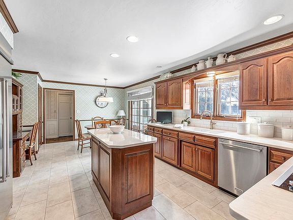 3rd image of 1326 S Summer Range Rd