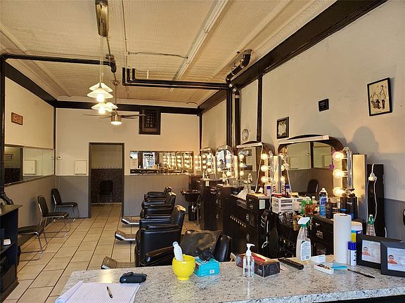 2nd image of 140 Court St