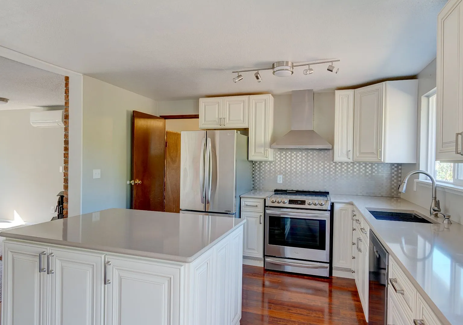 3 Bedroom 1 Bathroom in Sierra Community — Photo 3