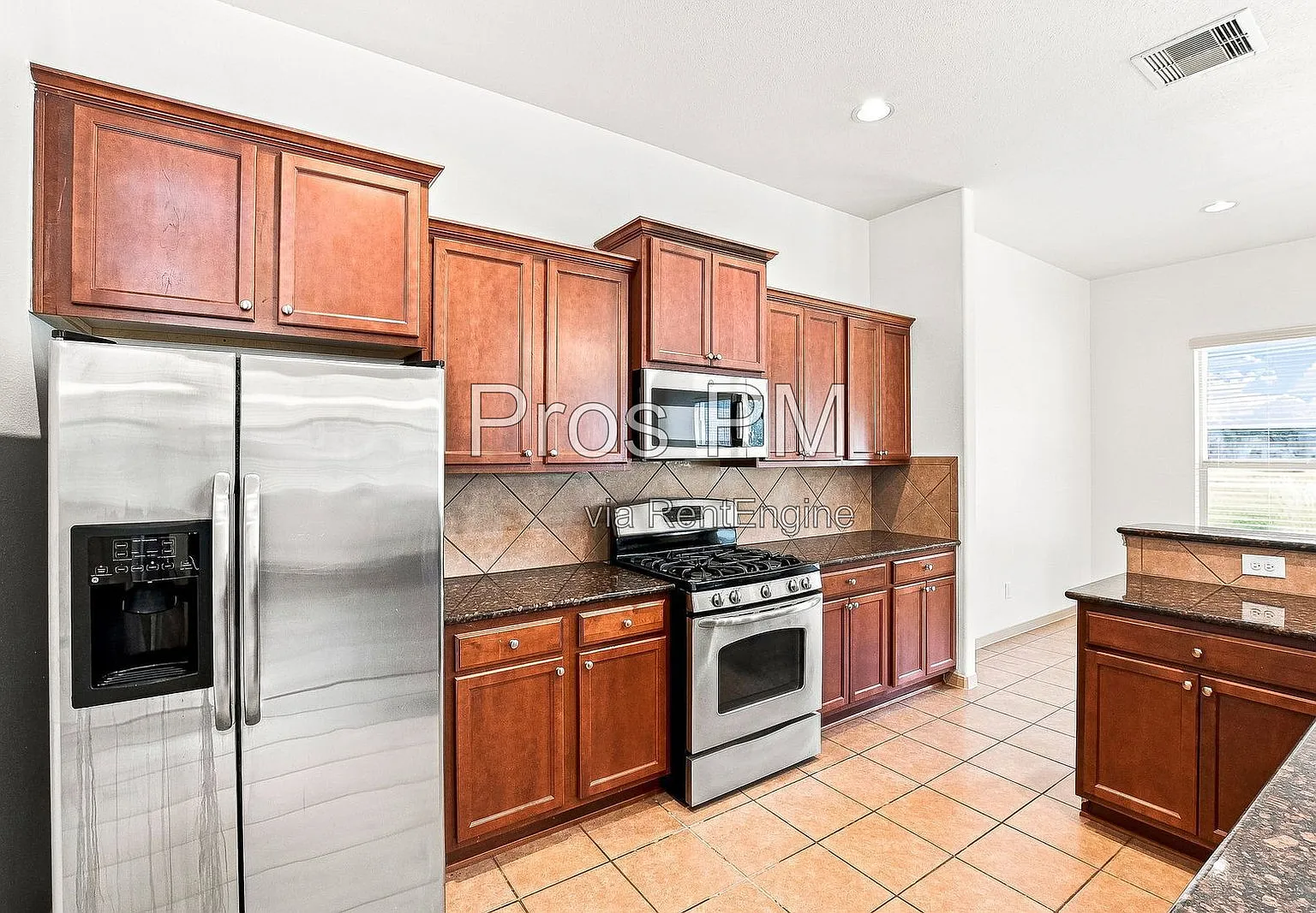 3 bed, 2.0 bath, 1868 sqft, $2,550 — Photo 4