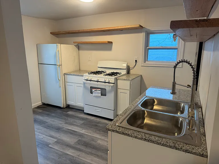 307 Erie St — Photo 3