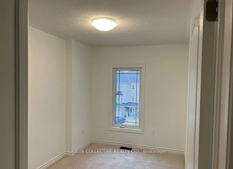 34 Milson Cres — Photo 12