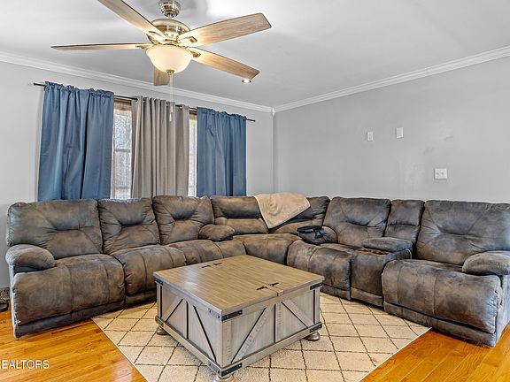 3rd image of 135 Rhonda Way