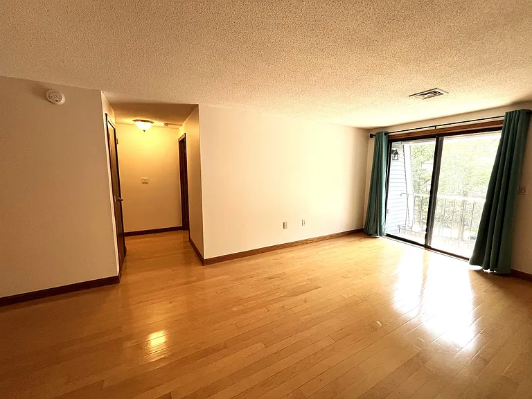 116 Bluestone Dr — Photo 7