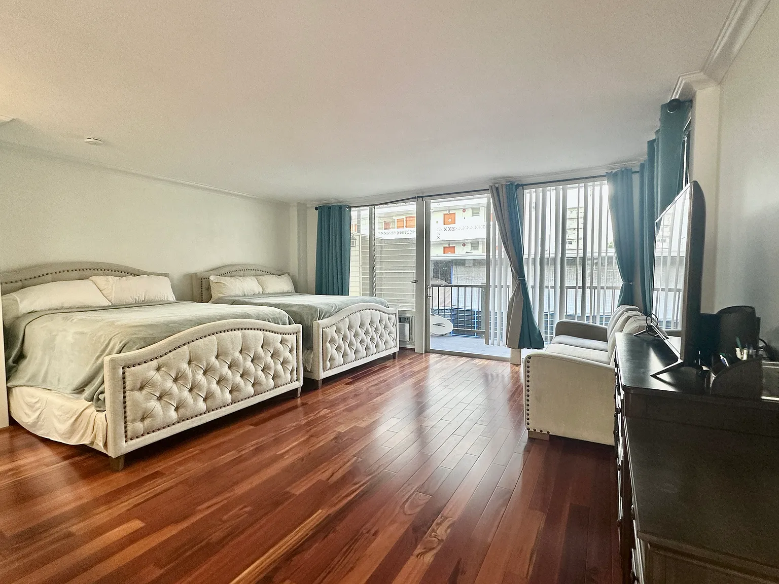 Studio, 572 sqft, $2,800 — Photo 1