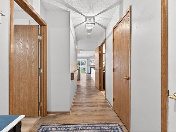 5th image of 335 Retreat Ln