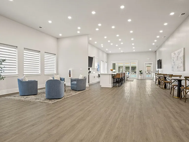 The Grande at Geyser Falls Luxury Apartments — Photo 16