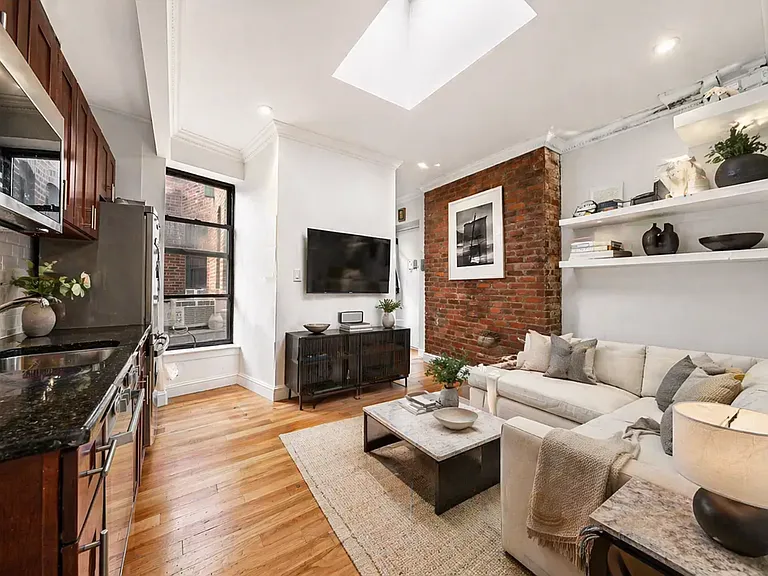 102 Christopher St #4D — Photo 2