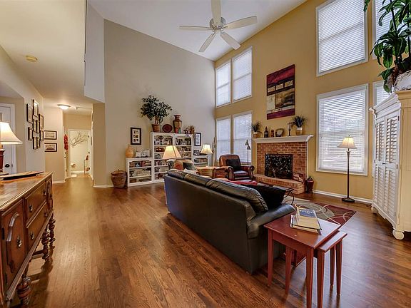 3rd image of 10188 Glenfield Ct