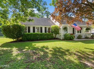 102 Driftwood Ln, Hampstead, NC 28443