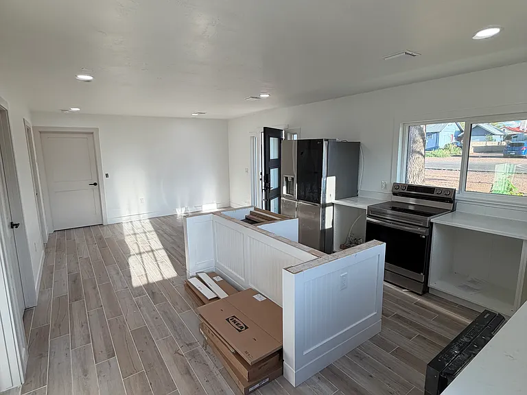 290 S 3rd St W #2 — Photo 11
