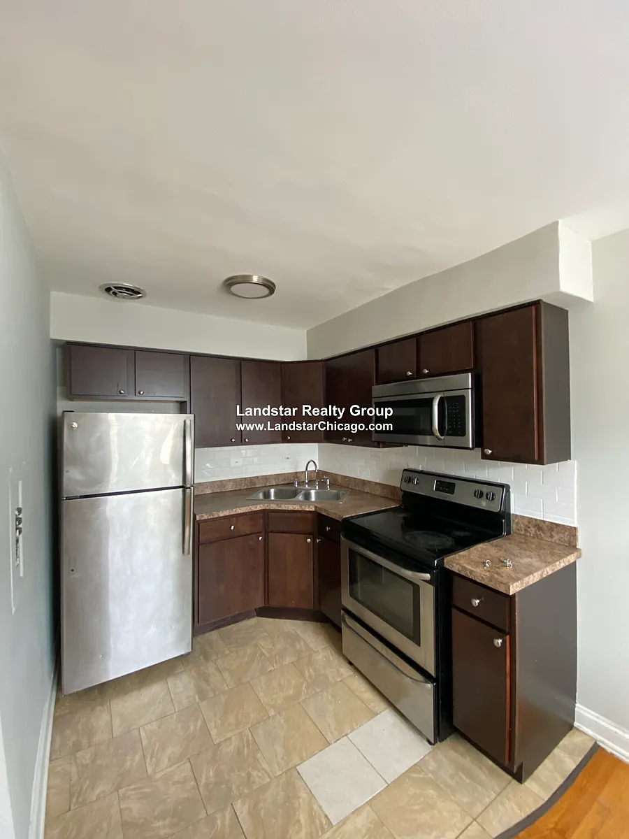 Building Photo - 1735 W Bryn Mawr Ave #17