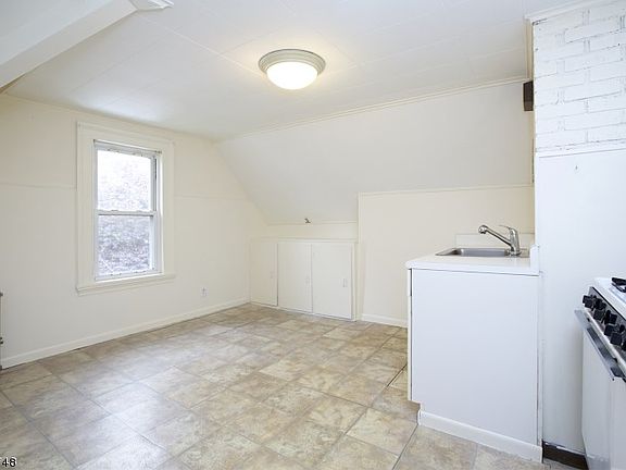 3rd image of 182 Belleville Ave #3