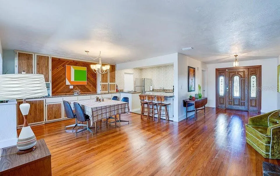 4 bed, 4.5 bath, 2322 sqft, $9,999 — Photo 4