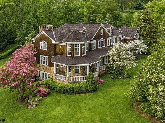 2nd image of 48 Wisteria Way