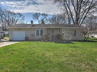 220 E Chestnut St, Moweaqua, IL 62550
