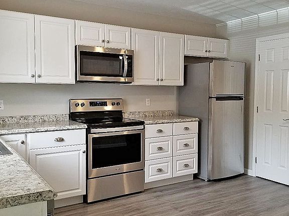 5th image of 950 Beverly Dr #4