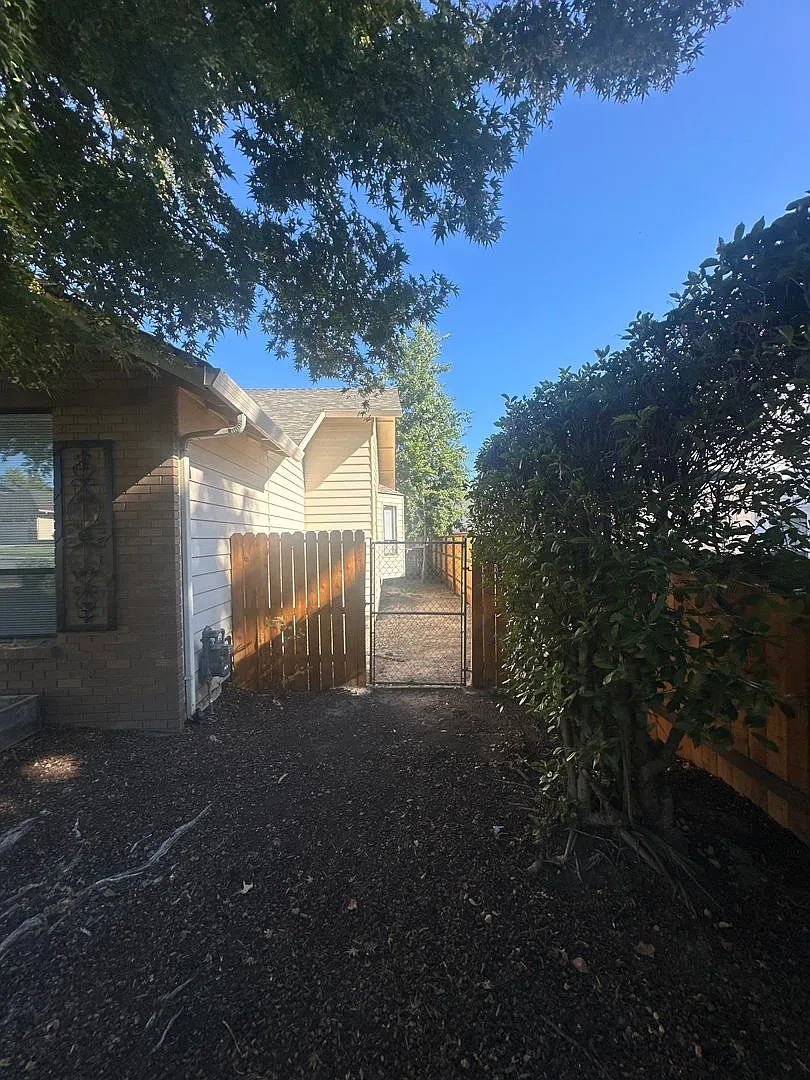 3 Bedroom, 2 Bathroom Home!! — Photo 2