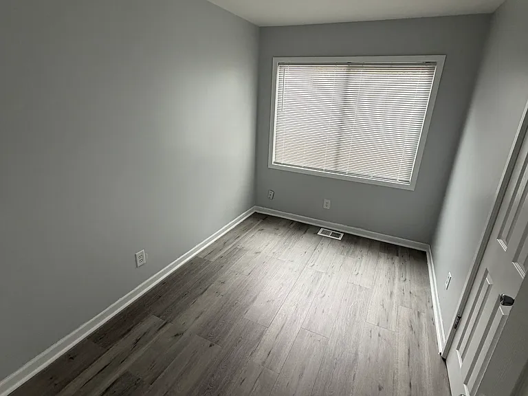 1726 Hosmer Ln — Photo 13