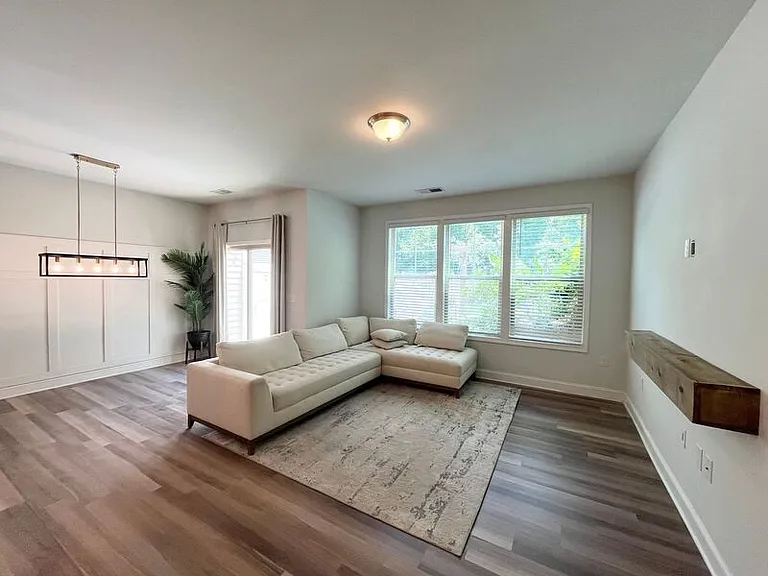 1005 Longitude Dr — Photo 7