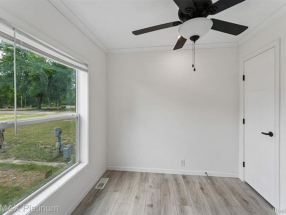 5th image of 17 Sunset Ln