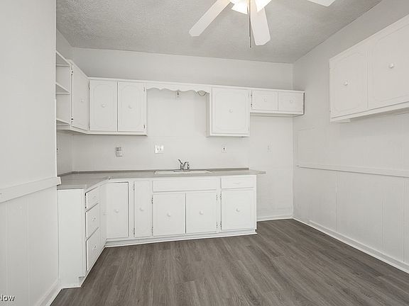 2nd image of 2047 W 93rd St