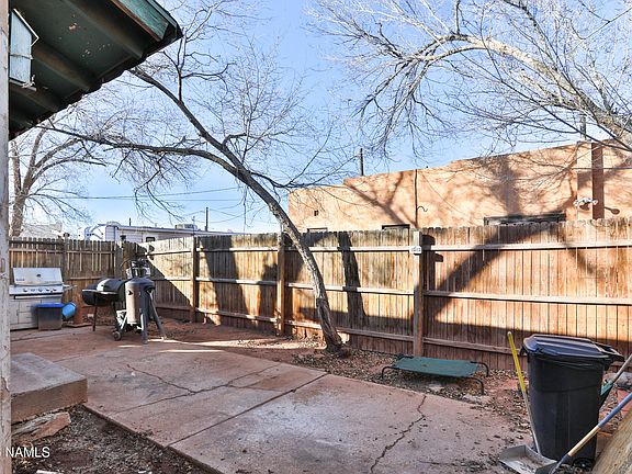 5th image of 909 N Park Dr