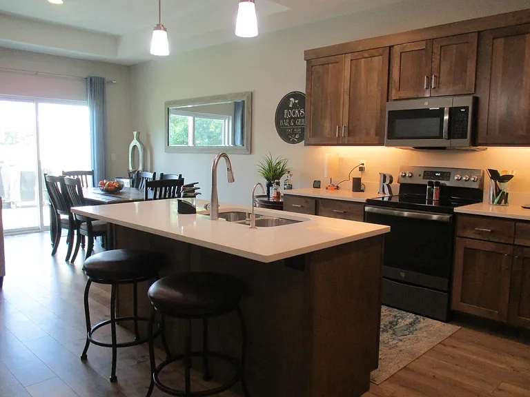177 N Canterbury Cir — Photo 15